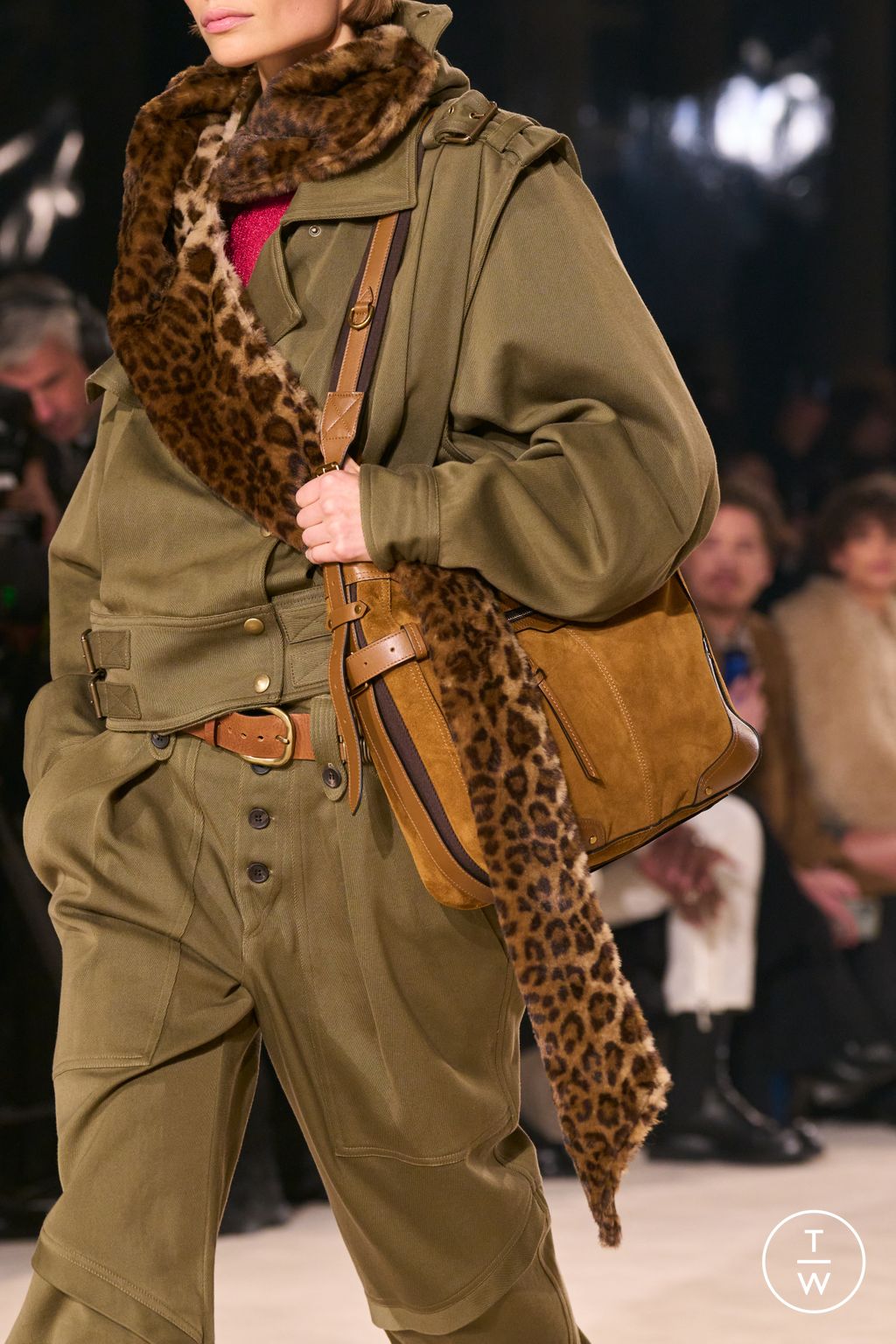Fashion Week Paris Fall/Winter 2024 look 8 from the Isabel Marant collection 女装配饰