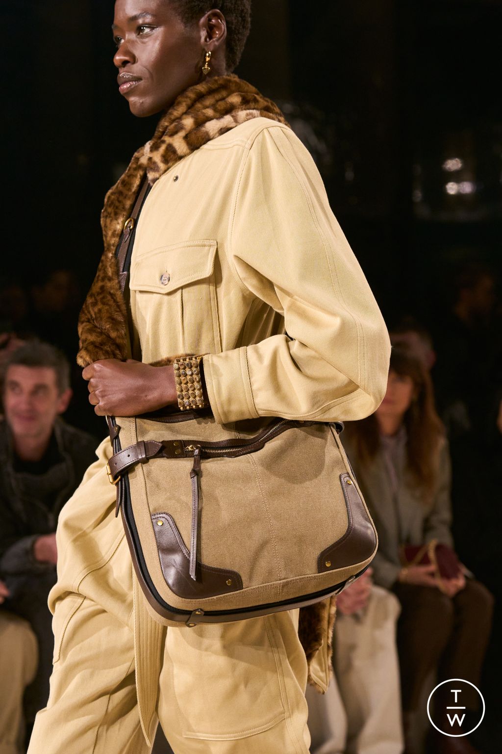 Fashion Week Paris Fall/Winter 2024 look 9 from the Isabel Marant collection 女装配饰