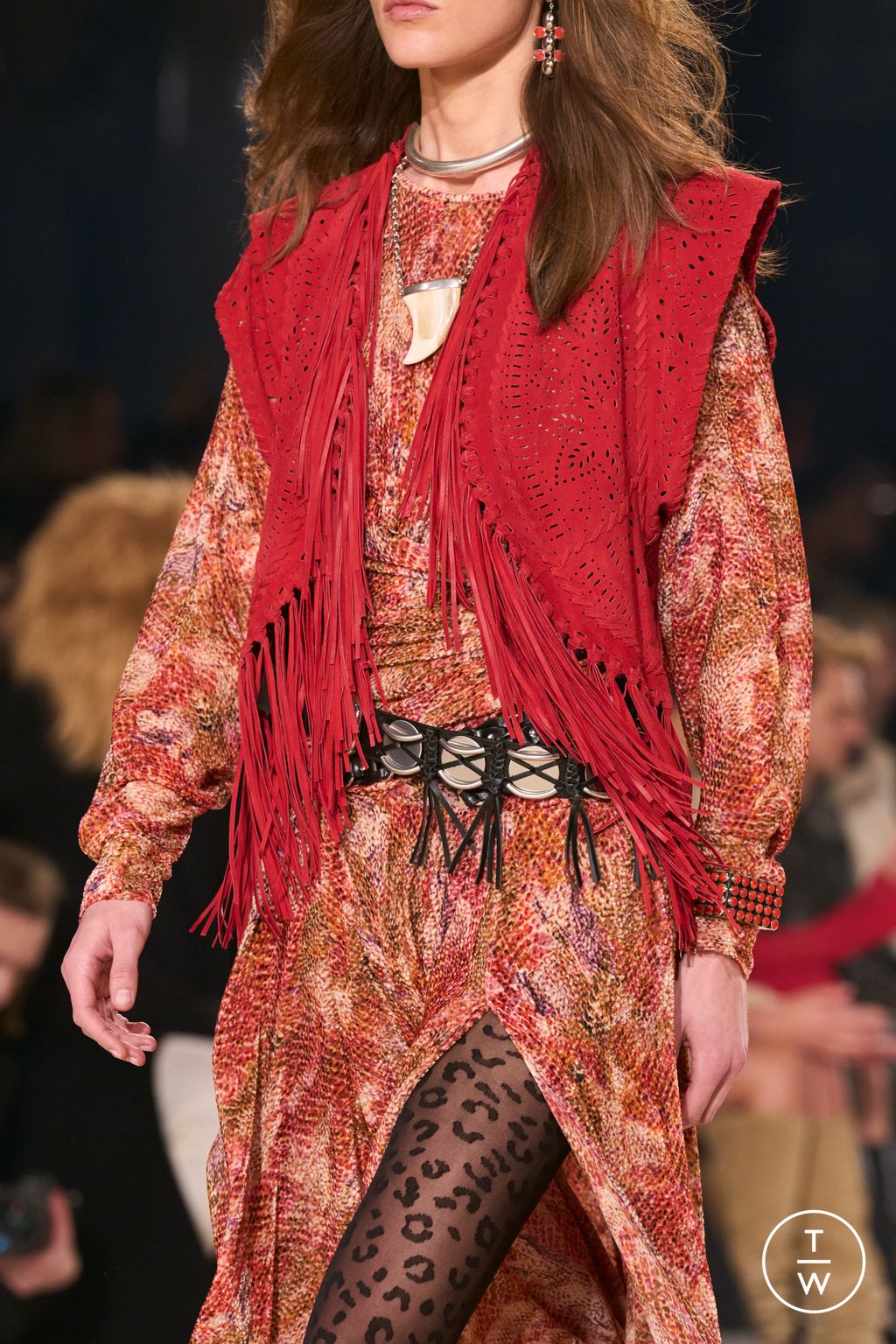 Fashion Week Paris Fall/Winter 2024 look 45 de la collection Isabel Marant womenswear accessories