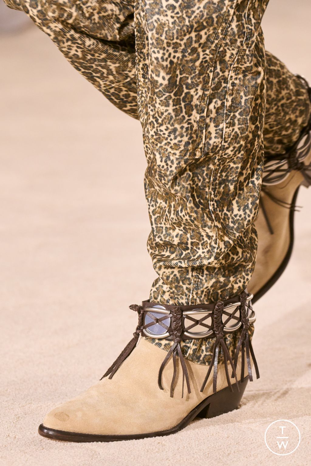 Fashion Week Paris Fall/Winter 2024 look 29 from the Isabel Marant collection womenswear accessories