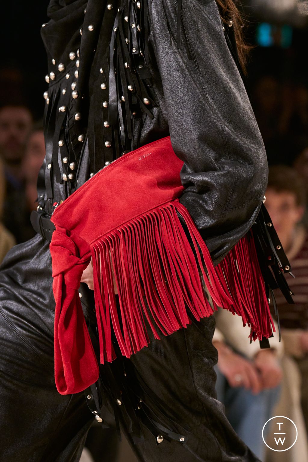Fashion Week Paris Fall/Winter 2024 look 23 de la collection Isabel Marant womenswear accessories