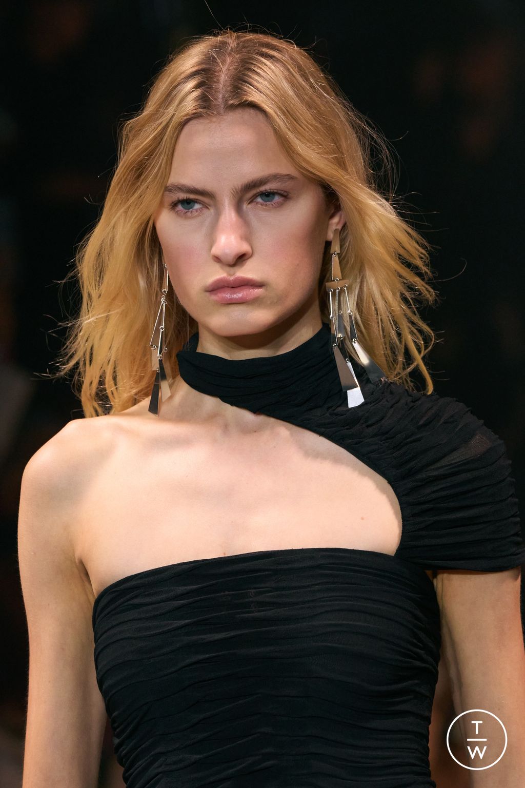 Fashion Week Paris Spring/Summer 2024 look 17 de la collection Isabel Marant womenswear accessories