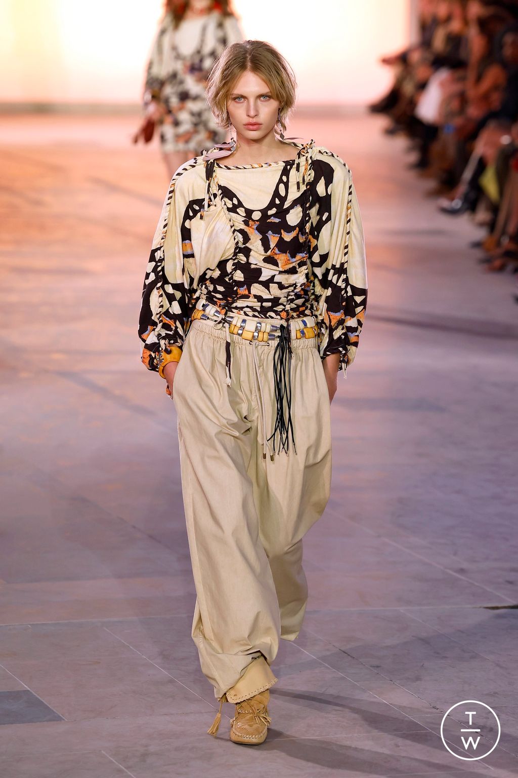 Fashion Week Paris Spring-Summer 2025 look 11 from the Isabel Marant collection 女装