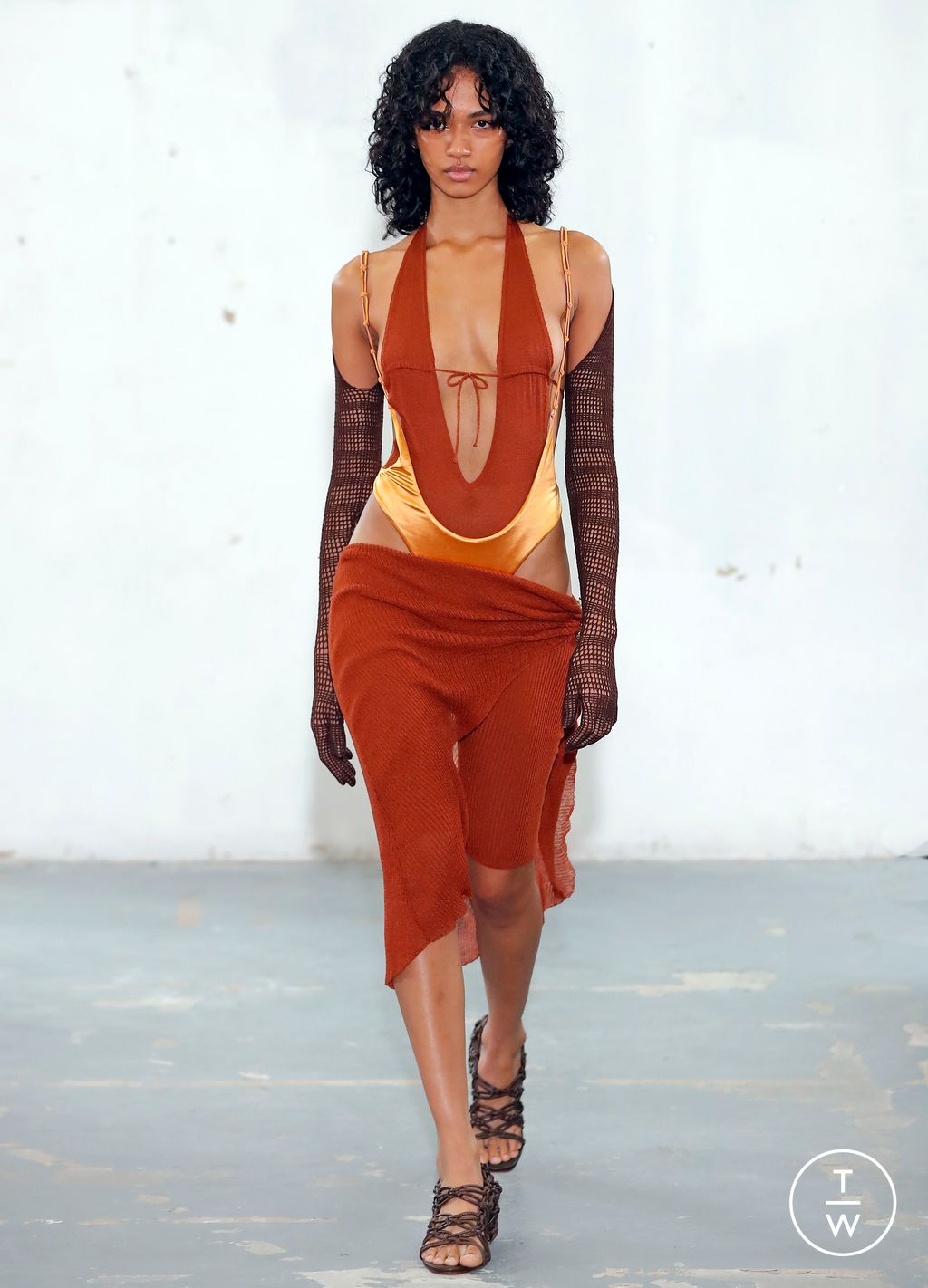 Fashion Week Paris Spring/Summer 2024 look 18 from the Isa Boulder collection womenswear