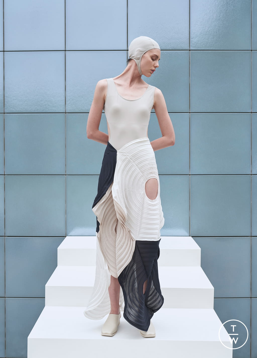 Fashion Week Paris Spring/Summer 2022 look 1 from the Issey Miyake collection 女装