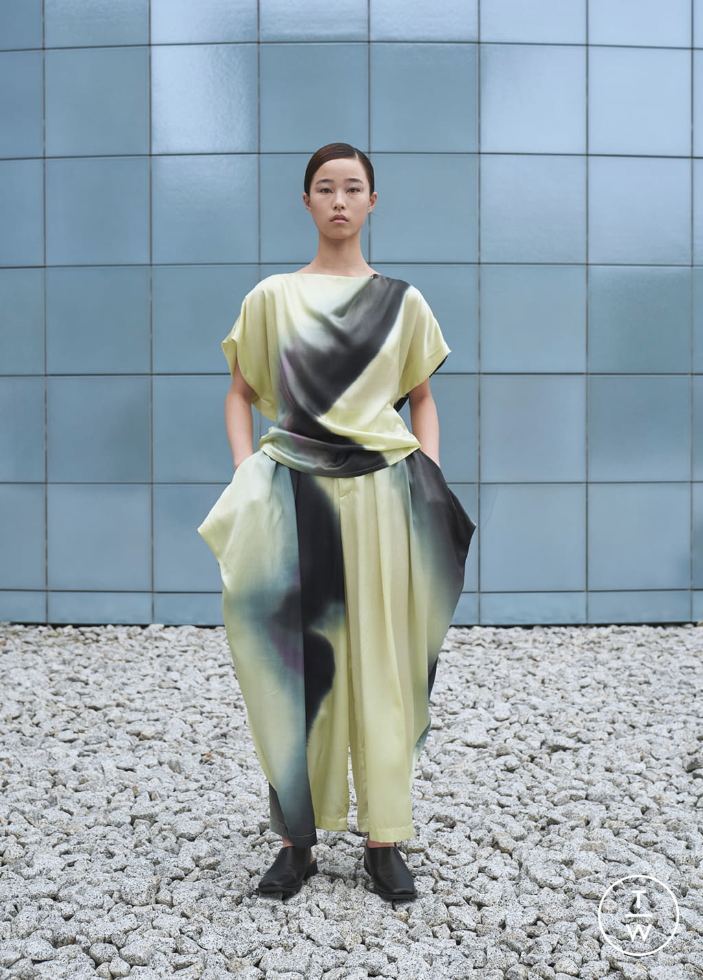Fashion Week Paris Spring/Summer 2022 look 4 de la collection Issey Miyake womenswear