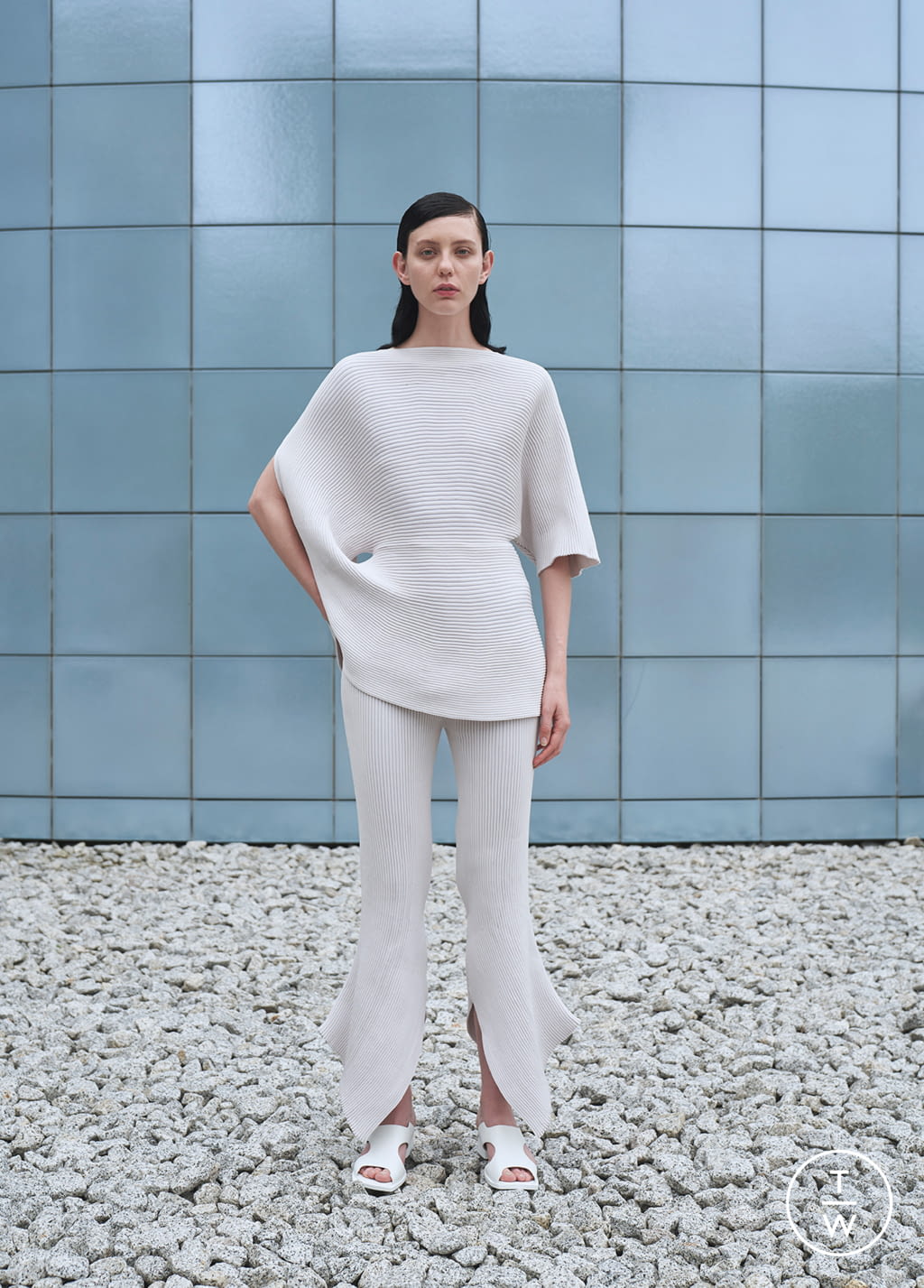 Fashion Week Paris Spring/Summer 2022 look 5 from the Issey Miyake collection 女装
