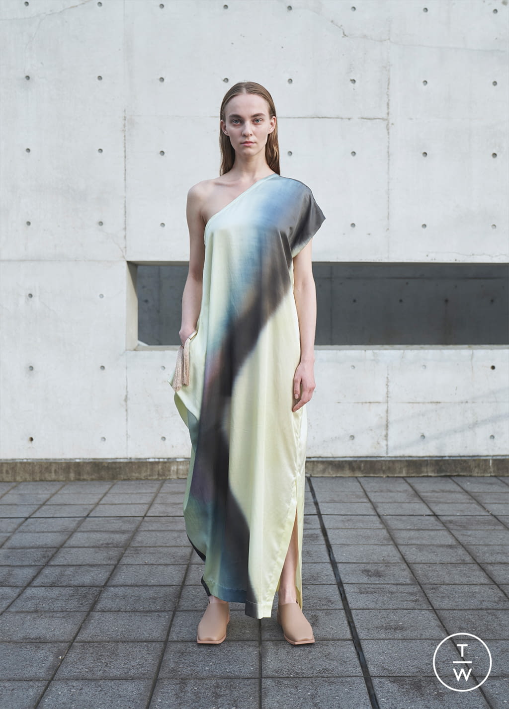 Fashion Week Paris Spring/Summer 2022 look 10 from the Issey Miyake collection womenswear