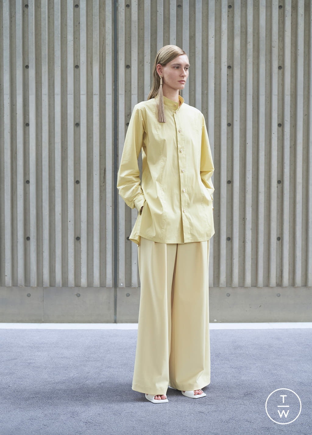 Fashion Week Paris Spring/Summer 2022 look 23 from the Issey Miyake collection 女装