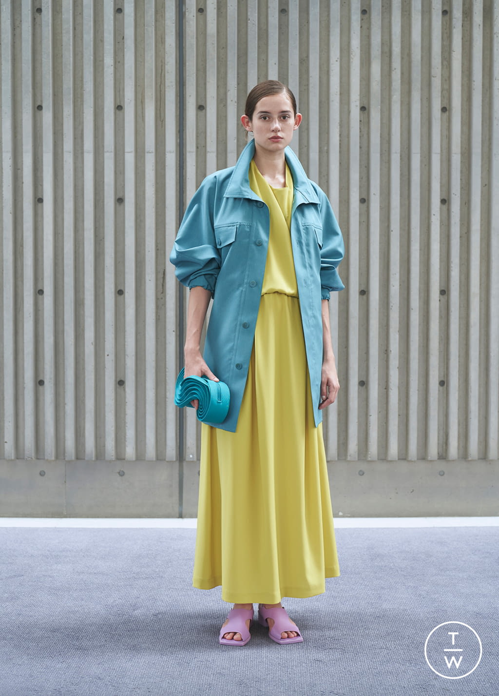 Fashion Week Paris Spring/Summer 2022 look 24 from the Issey Miyake collection womenswear