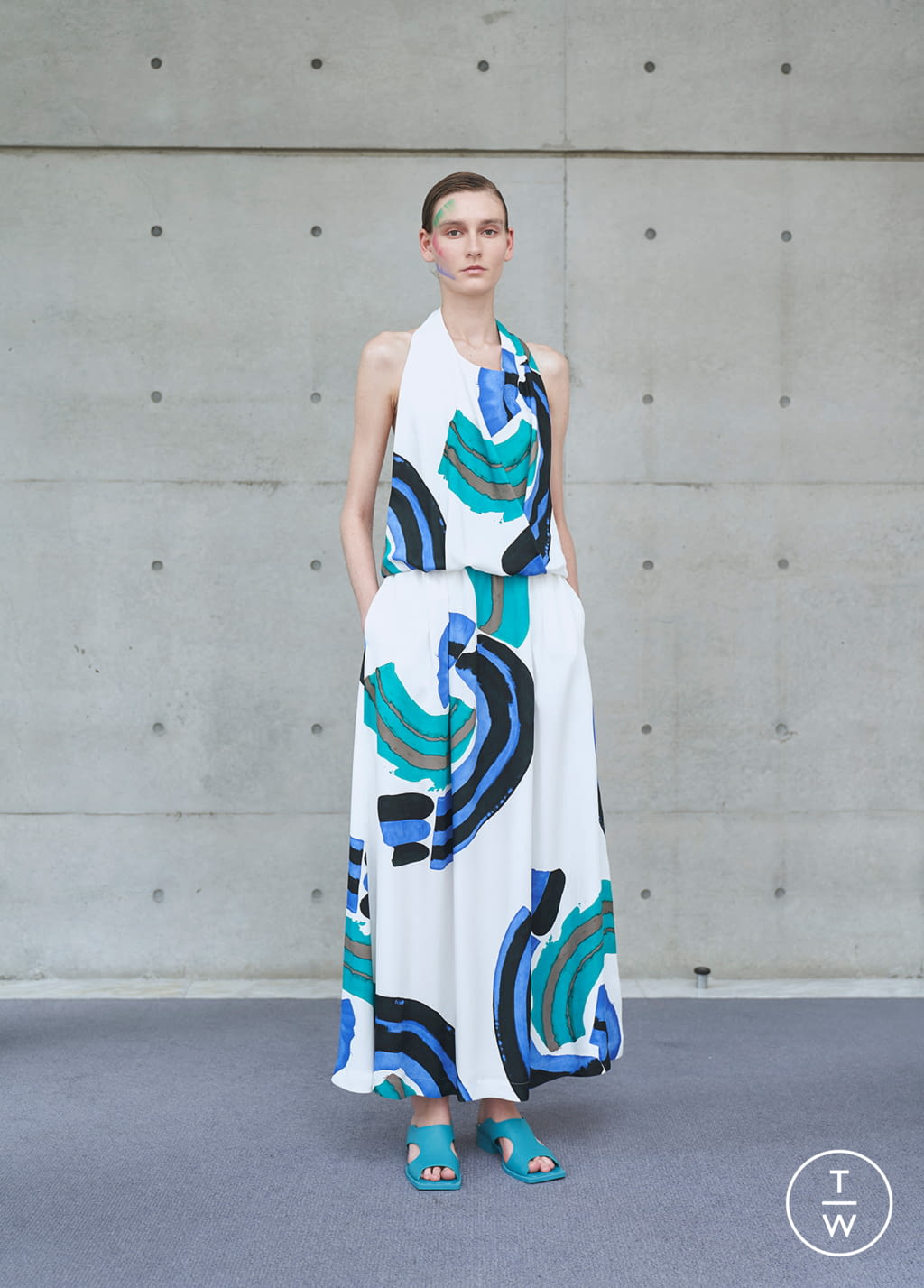 Fashion Week Paris Spring/Summer 2022 look 25 from the Issey Miyake collection womenswear