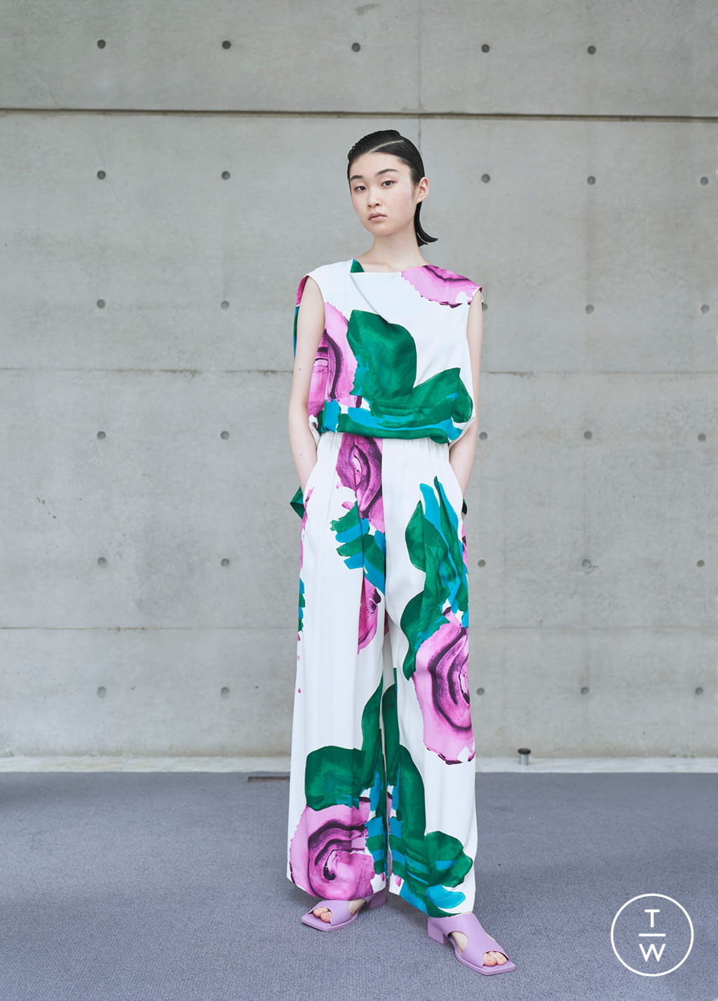 Fashion Week Paris Spring/Summer 2022 look 26 from the Issey Miyake collection 女装