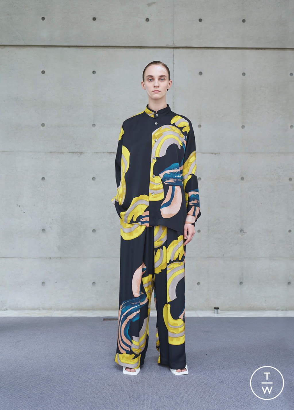 Fashion Week Paris Spring/Summer 2022 look 27 from the Issey Miyake collection womenswear