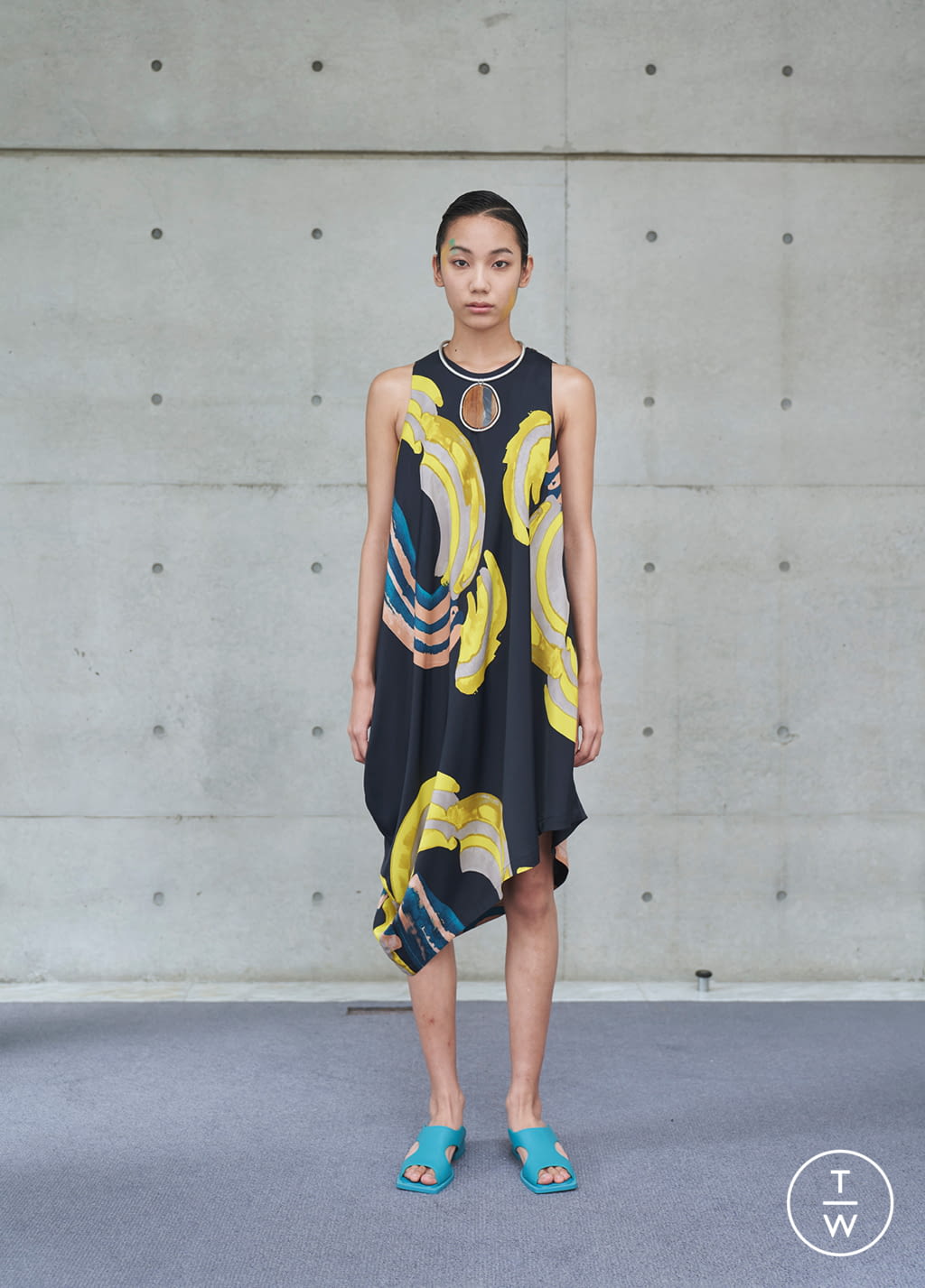 Fashion Week Paris Spring/Summer 2022 look 28 from the Issey Miyake collection womenswear