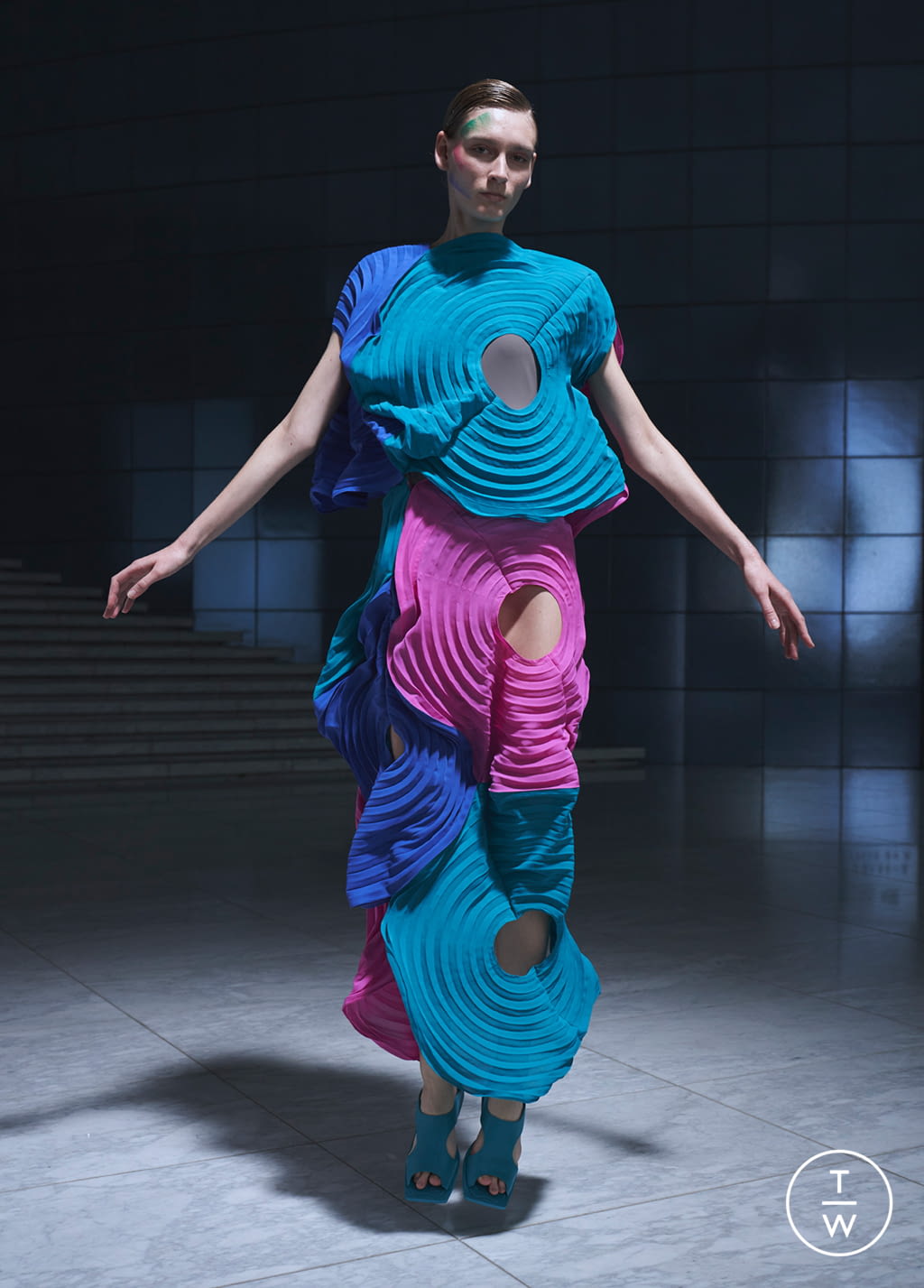 Fashion Week Paris Spring/Summer 2022 look 32 from the Issey Miyake collection womenswear