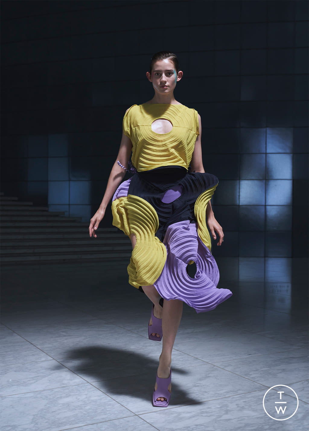 Fashion Week Paris Spring/Summer 2022 look 33 from the Issey Miyake collection 女装