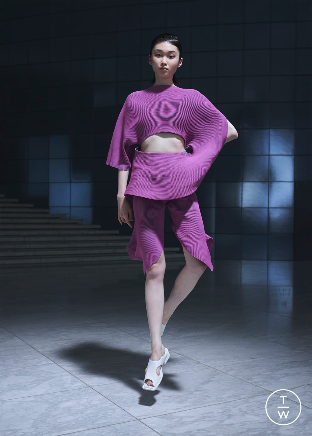 Fashion Week Paris Spring/Summer 2022 look 35 from the Issey Miyake collection 女装