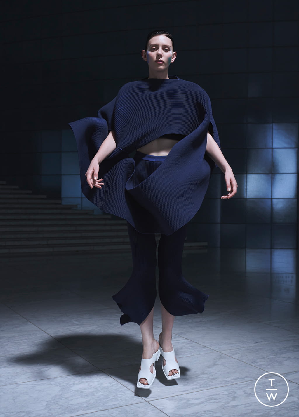 Fashion Week Paris Spring/Summer 2022 look 36 from the Issey Miyake collection womenswear