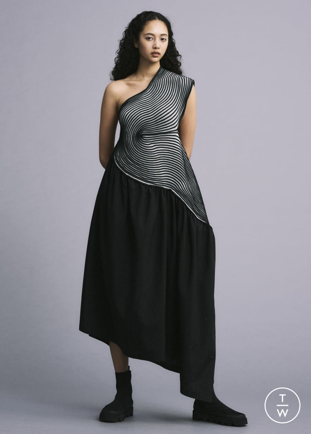 Fashion Week Paris Fall/Winter 2022 look 3 de la collection Issey Miyake womenswear