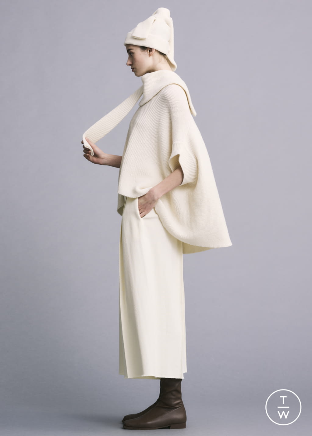 Fashion Week Paris Fall/Winter 2022 look 10 de la collection Issey Miyake womenswear