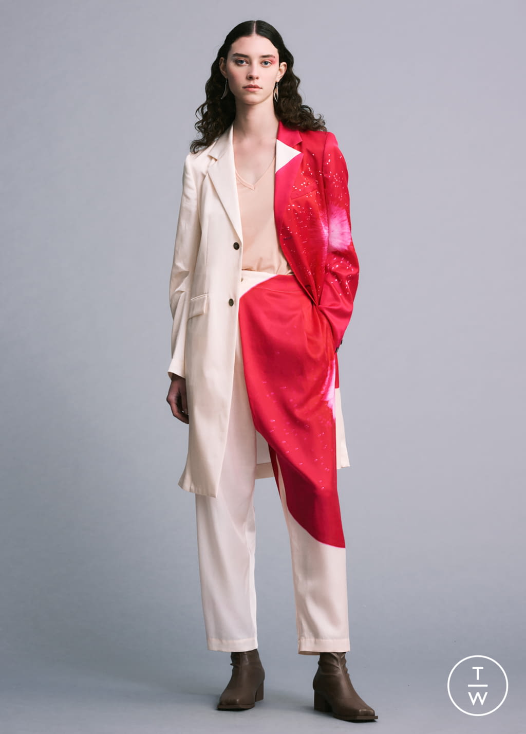 Fashion Week Paris Fall/Winter 2022 look 22 de la collection Issey Miyake womenswear