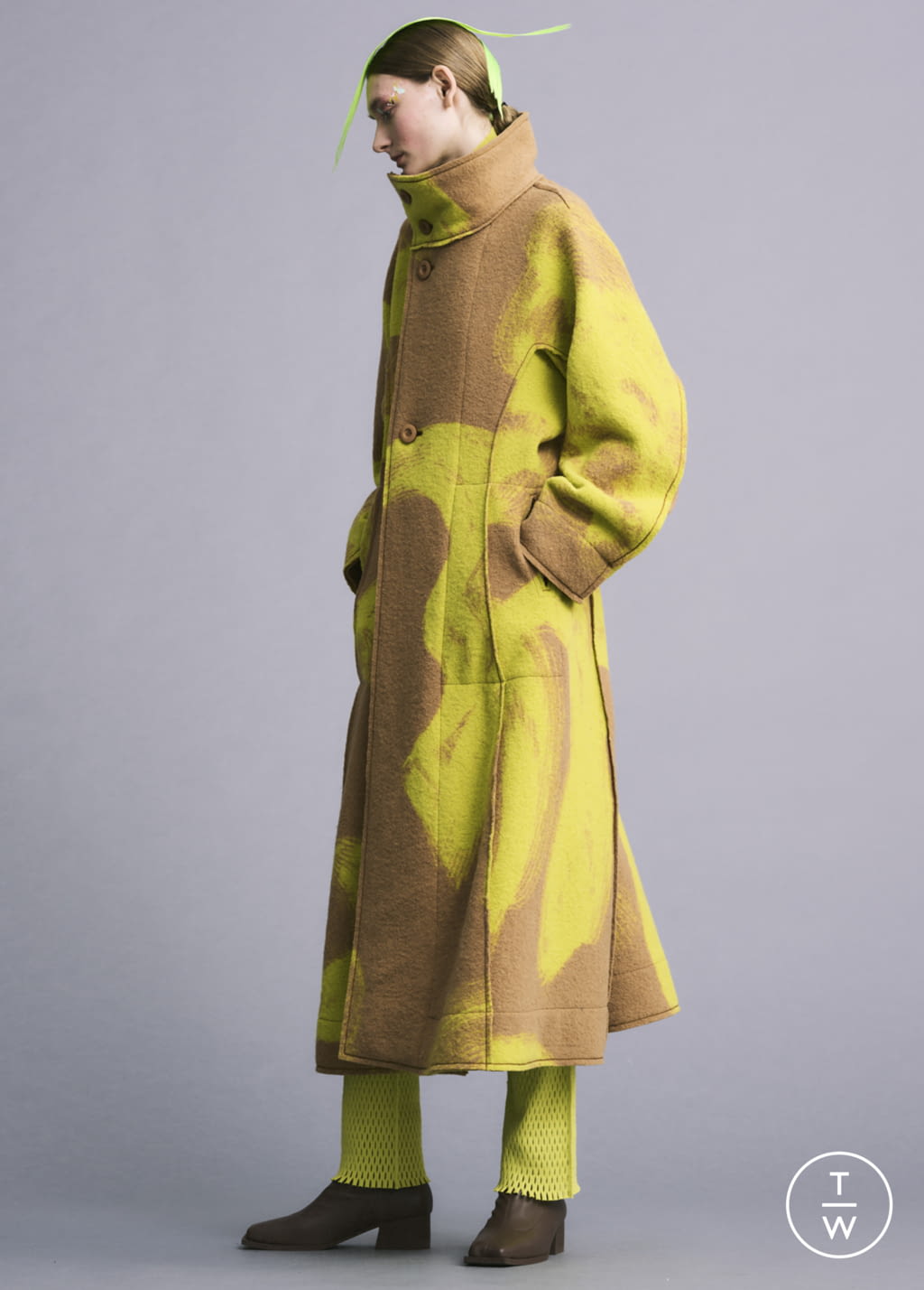 Fashion Week Paris Fall/Winter 2022 look 27 from the Issey Miyake collection womenswear