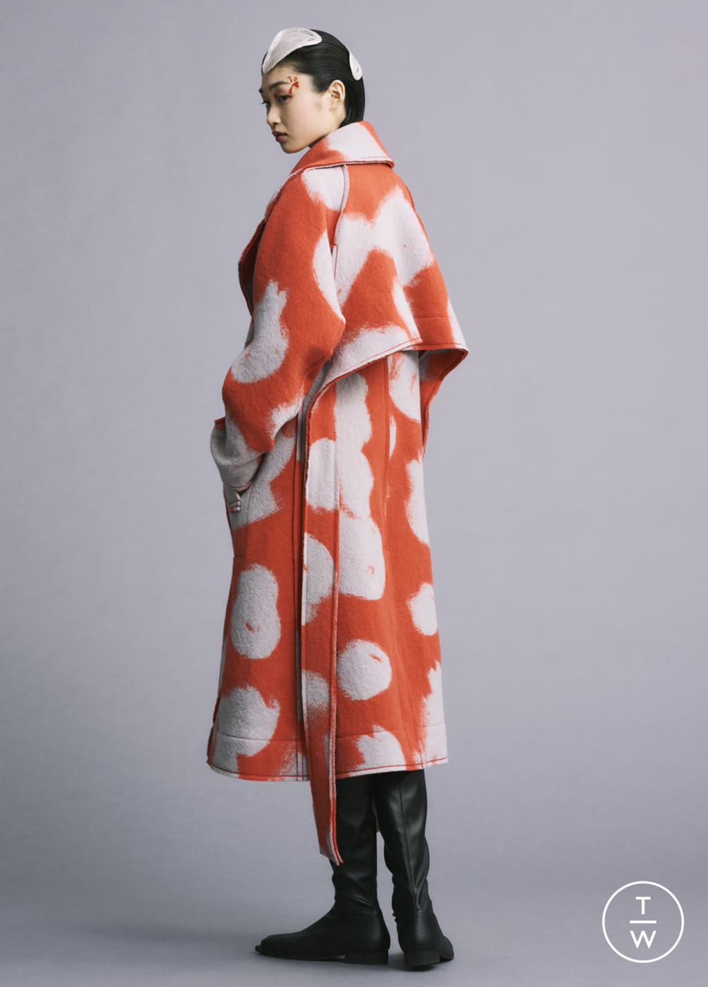 Fashion Week Paris Fall/Winter 2022 look 31 de la collection Issey Miyake womenswear