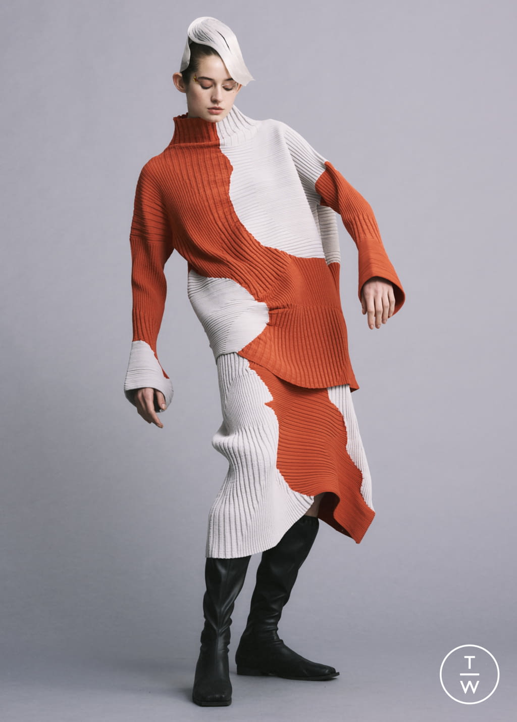 Fashion Week Paris Fall/Winter 2022 look 32 from the Issey Miyake collection 女装
