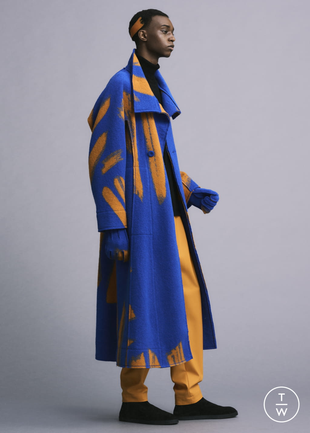 Fashion Week Paris Fall/Winter 2022 look 33 from the Issey Miyake collection womenswear