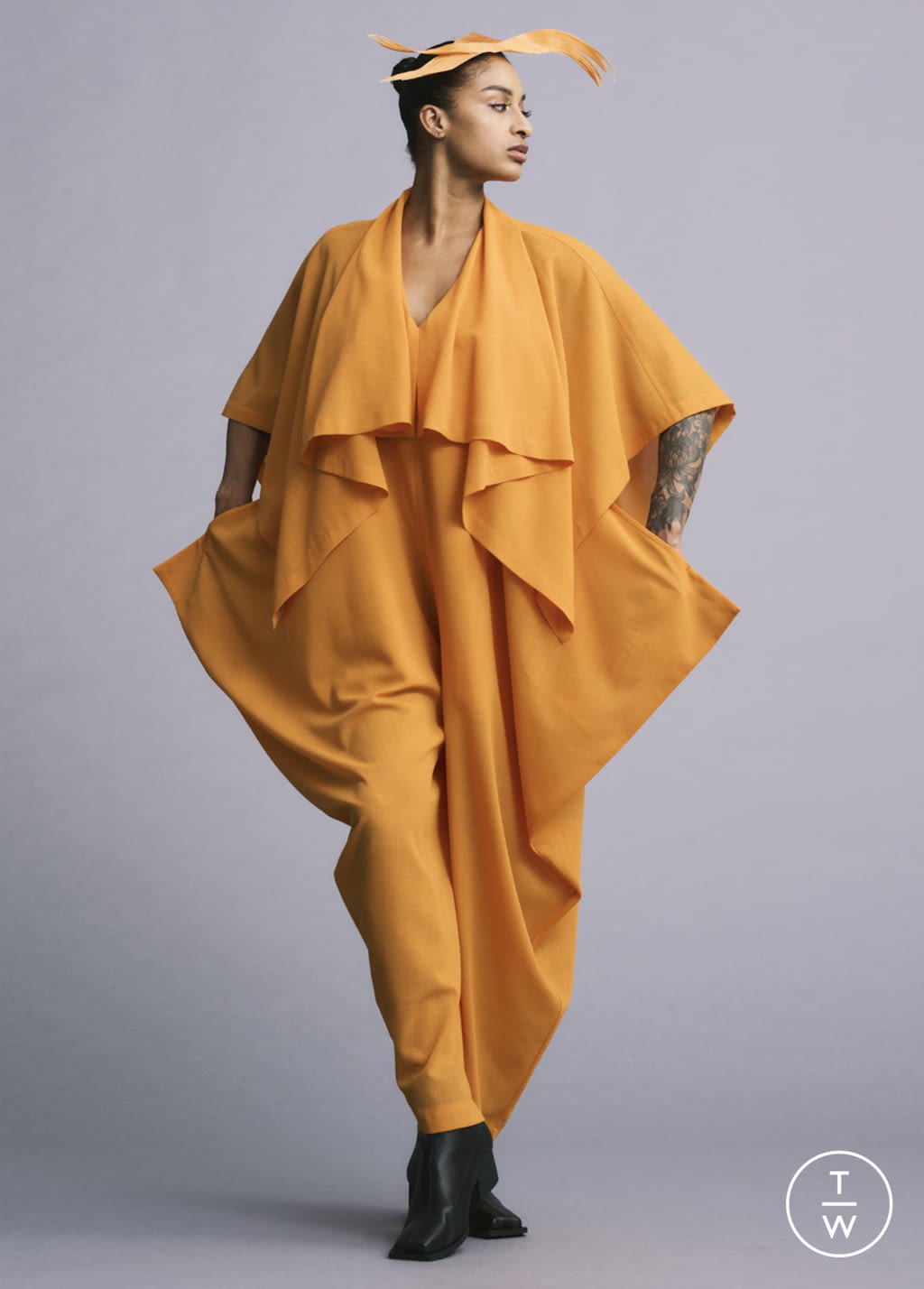 Fashion Week Paris Fall/Winter 2022 look 35 from the Issey Miyake collection womenswear