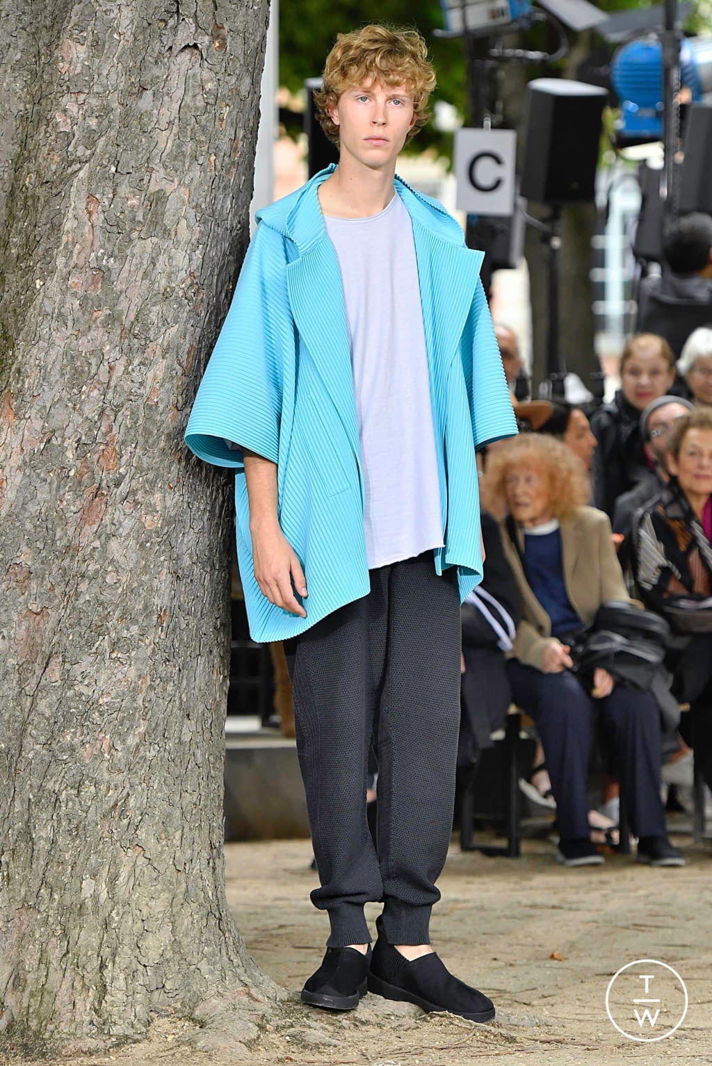 Fashion Week Paris Spring/Summer 2020 look 1 from the Issey Miyake Men collection menswear