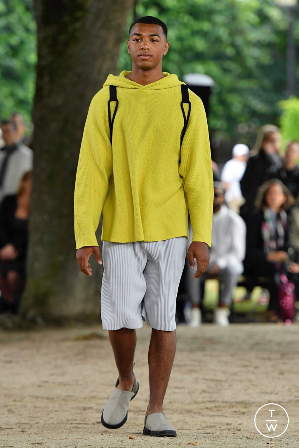 Fashion Week Paris Spring/Summer 2020 look 3 from the Issey Miyake Men collection menswear