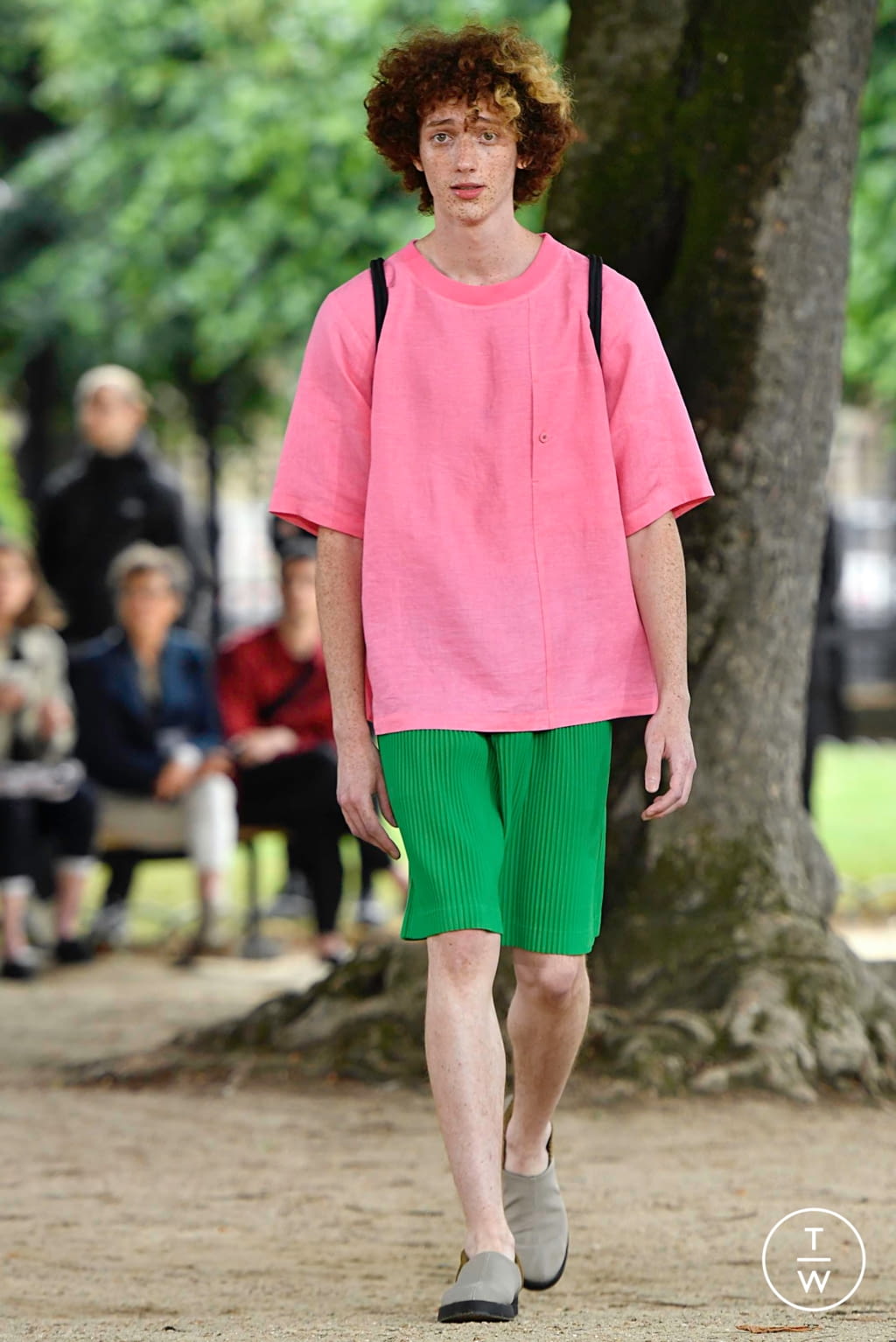Fashion Week Paris Spring/Summer 2020 look 6 from the Issey Miyake Men collection menswear
