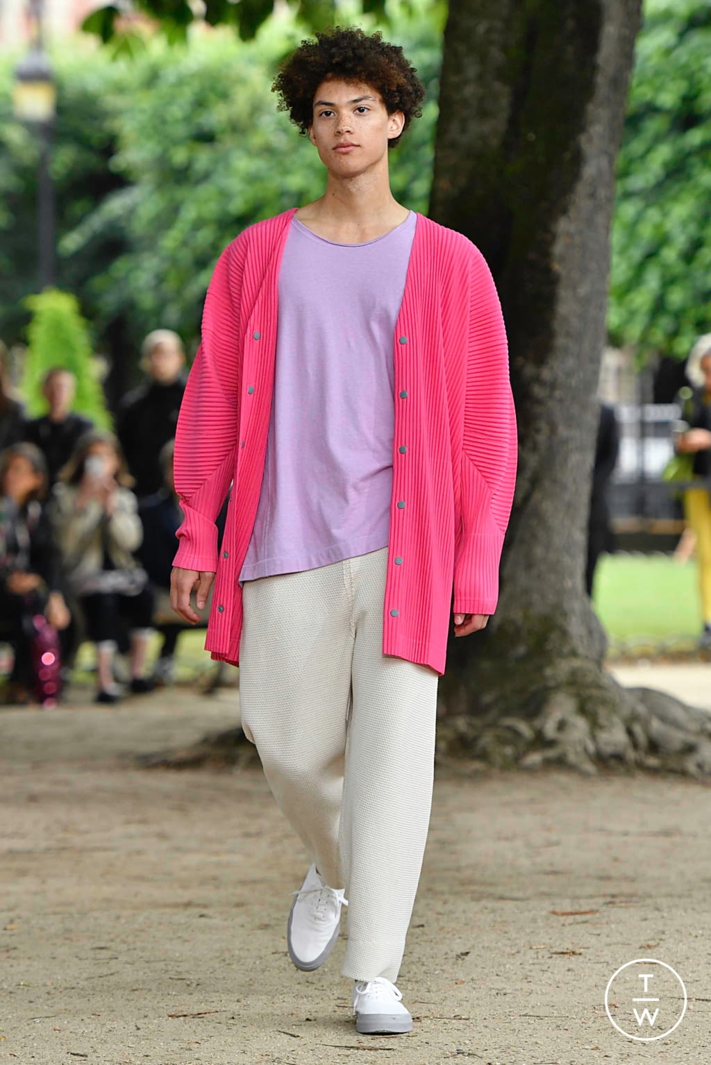 Fashion Week Paris Spring/Summer 2020 look 7 de la collection Issey Miyake Men menswear