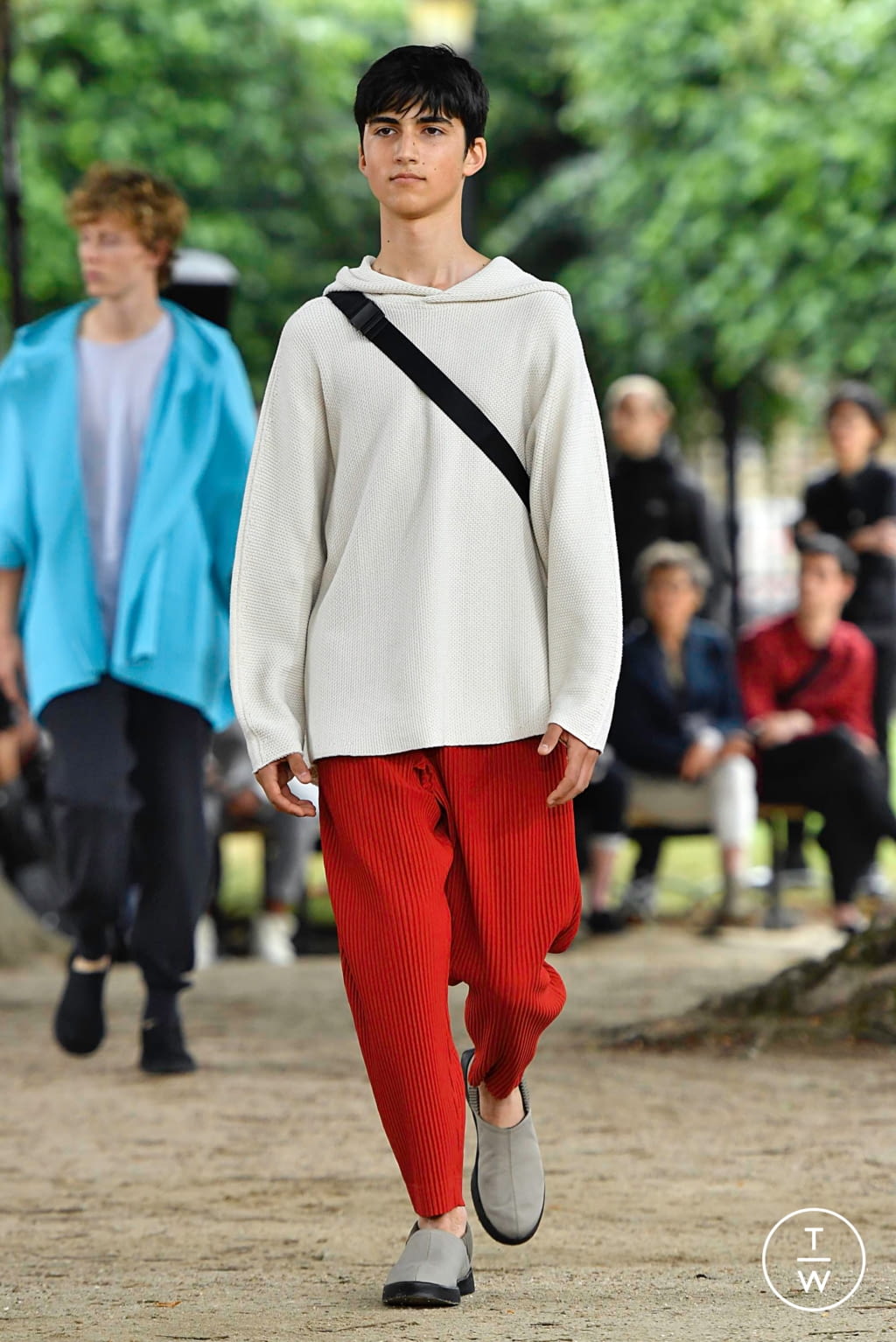 Fashion Week Paris Spring/Summer 2020 look 8 from the Issey Miyake Men collection menswear