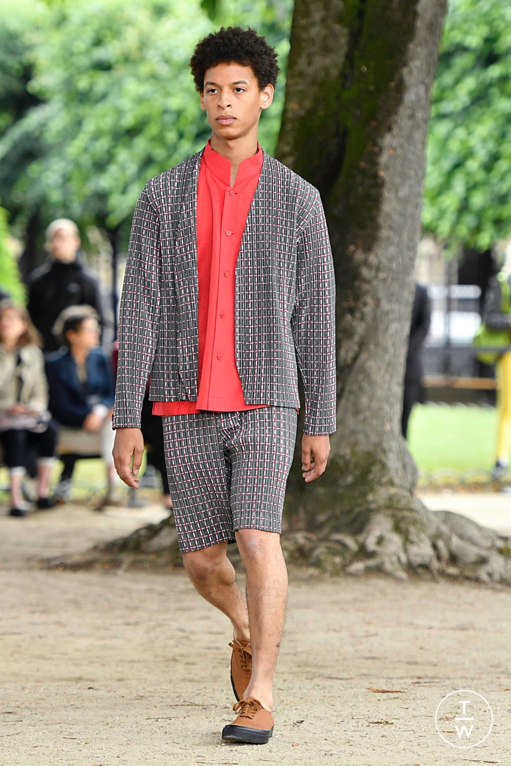 Fashion Week Paris Spring/Summer 2020 look 12 from the Issey Miyake Men collection menswear