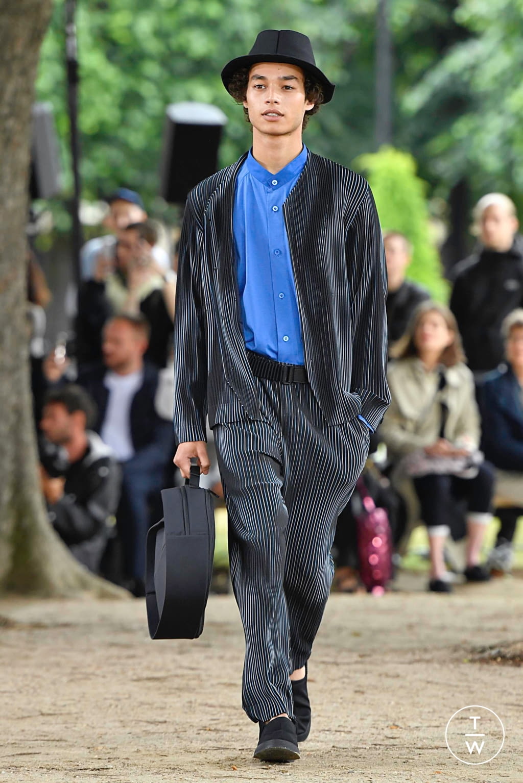 Fashion Week Paris Spring/Summer 2020 look 14 from the Issey Miyake Men collection menswear