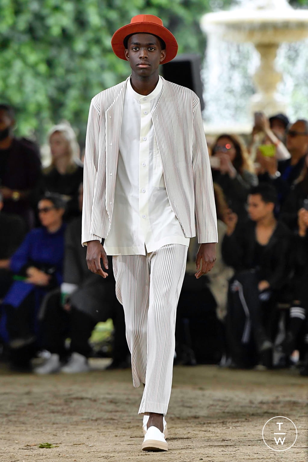 Fashion Week Paris Spring/Summer 2020 look 15 de la collection Issey Miyake Men menswear