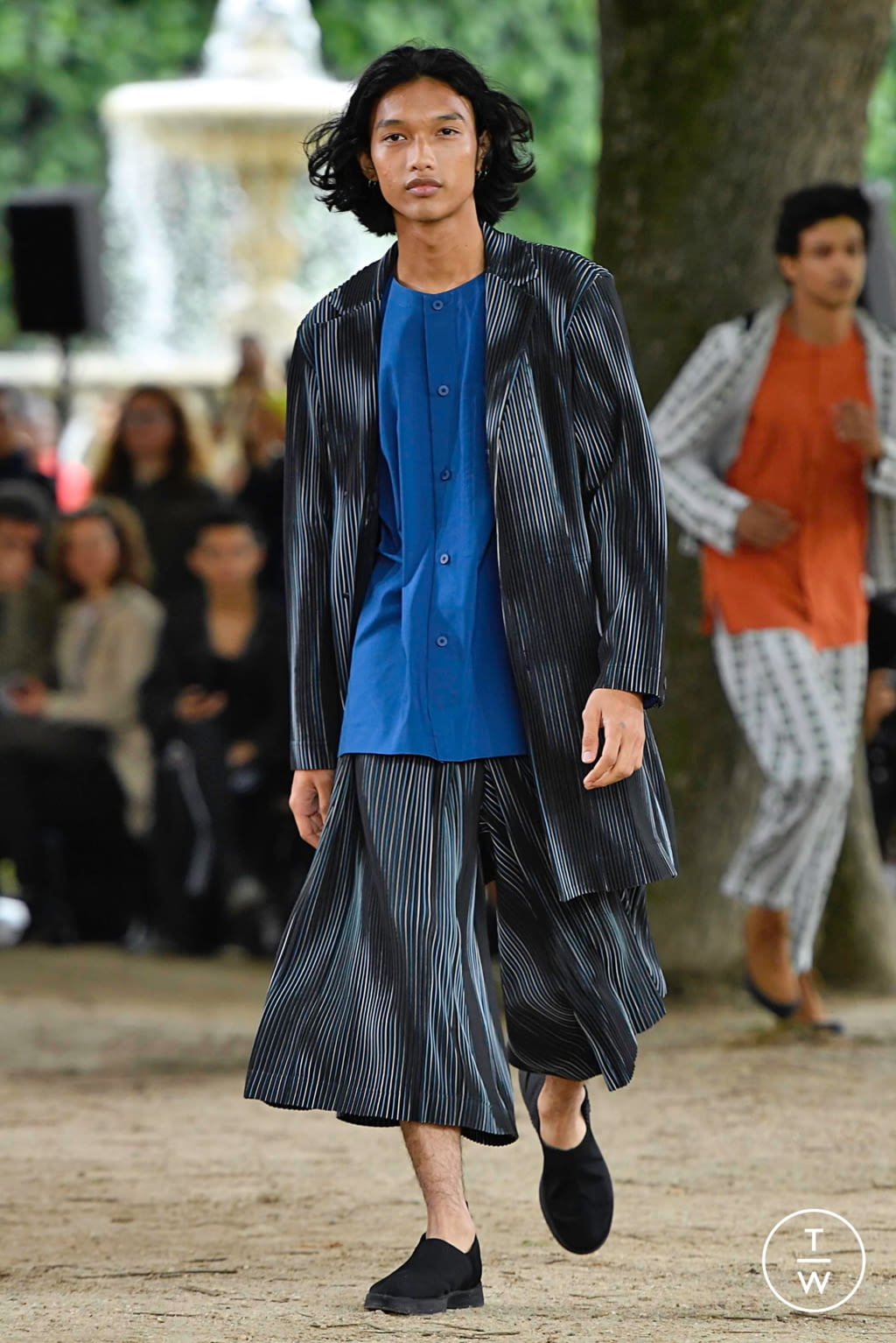 Fashion Week Paris Spring/Summer 2020 look 16 from the Issey Miyake Men collection menswear