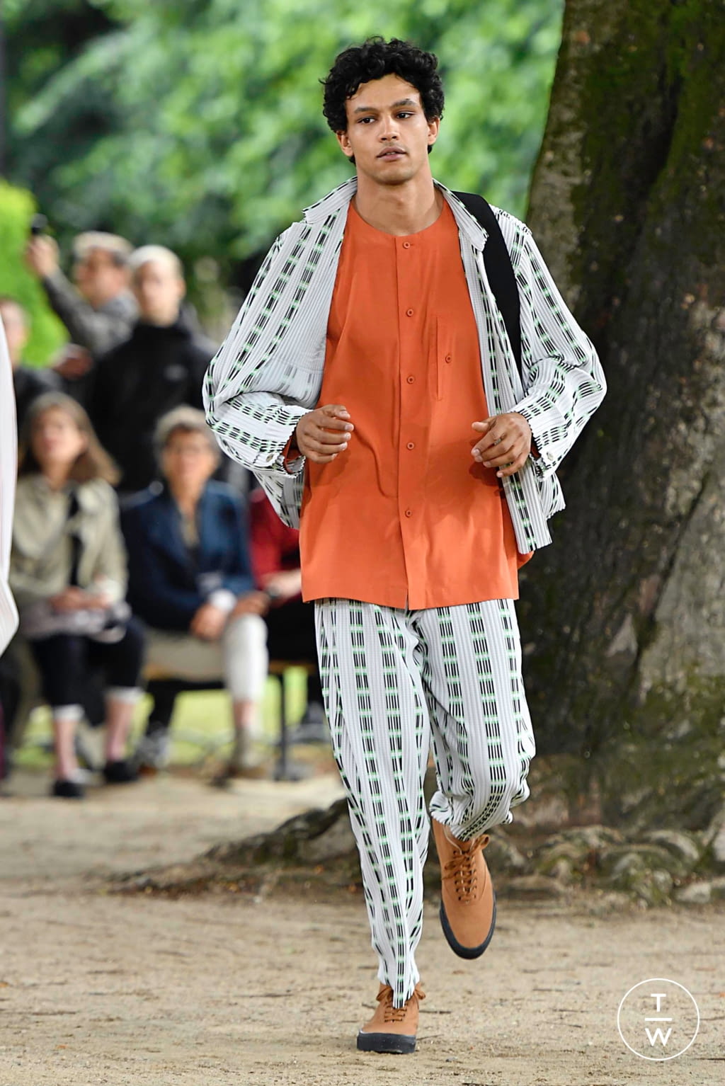 Fashion Week Paris Spring/Summer 2020 look 18 from the Issey Miyake Men collection menswear