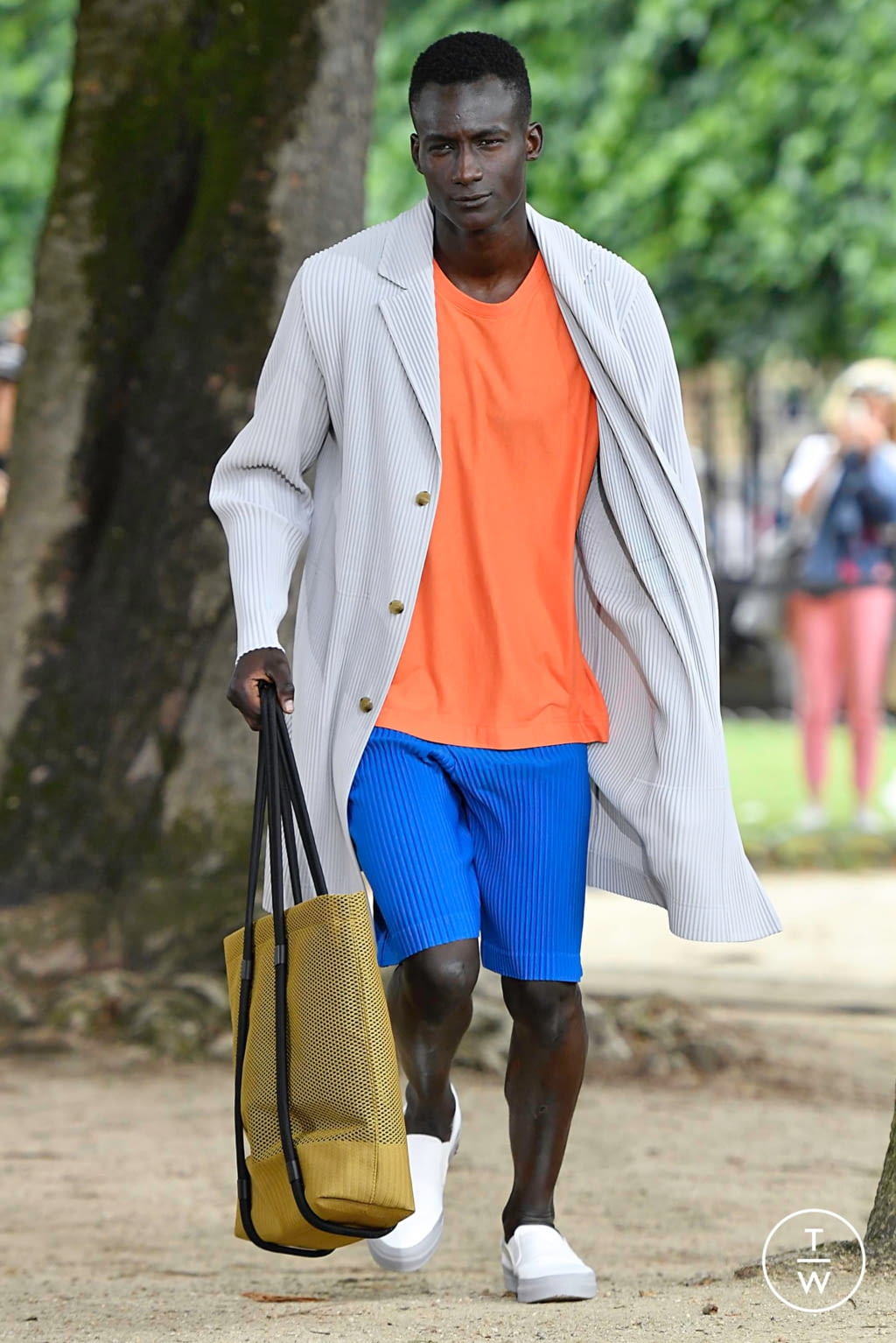 Fashion Week Paris Spring/Summer 2020 look 19 from the Issey Miyake Men collection menswear