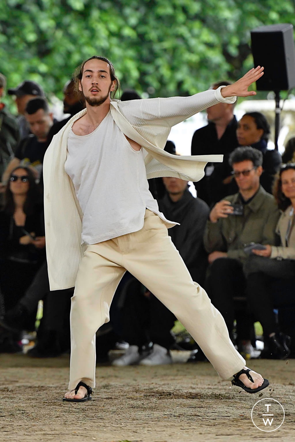Fashion Week Paris Spring/Summer 2020 look 24 from the Issey Miyake Men collection menswear