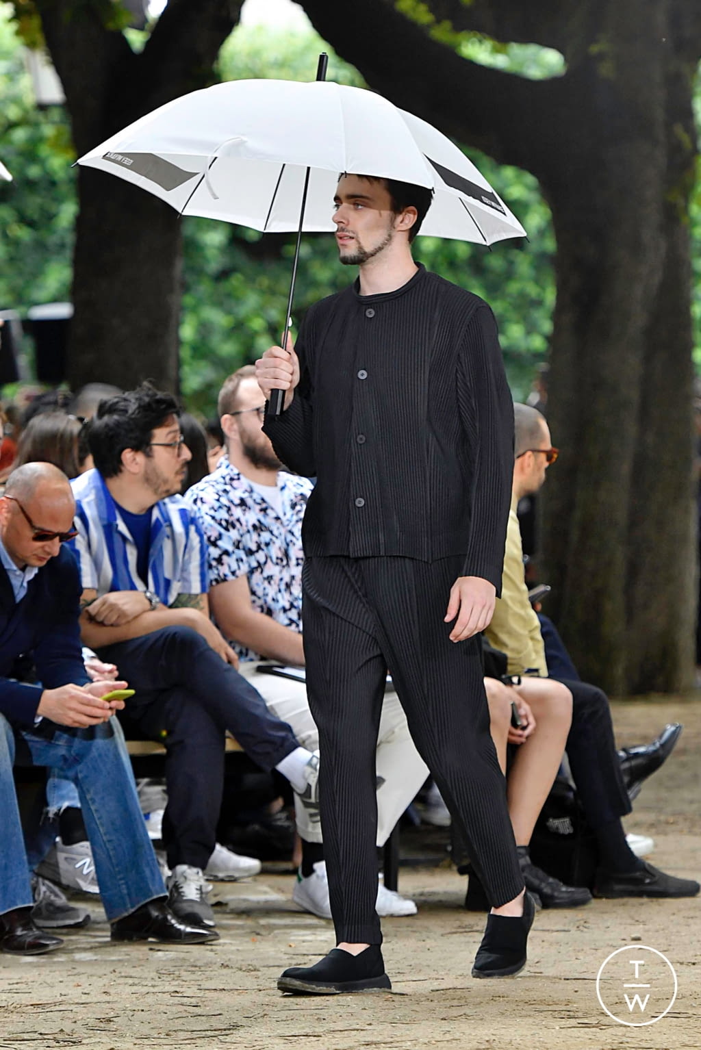 Fashion Week Paris Spring/Summer 2020 look 43 from the Issey Miyake Men collection 男装