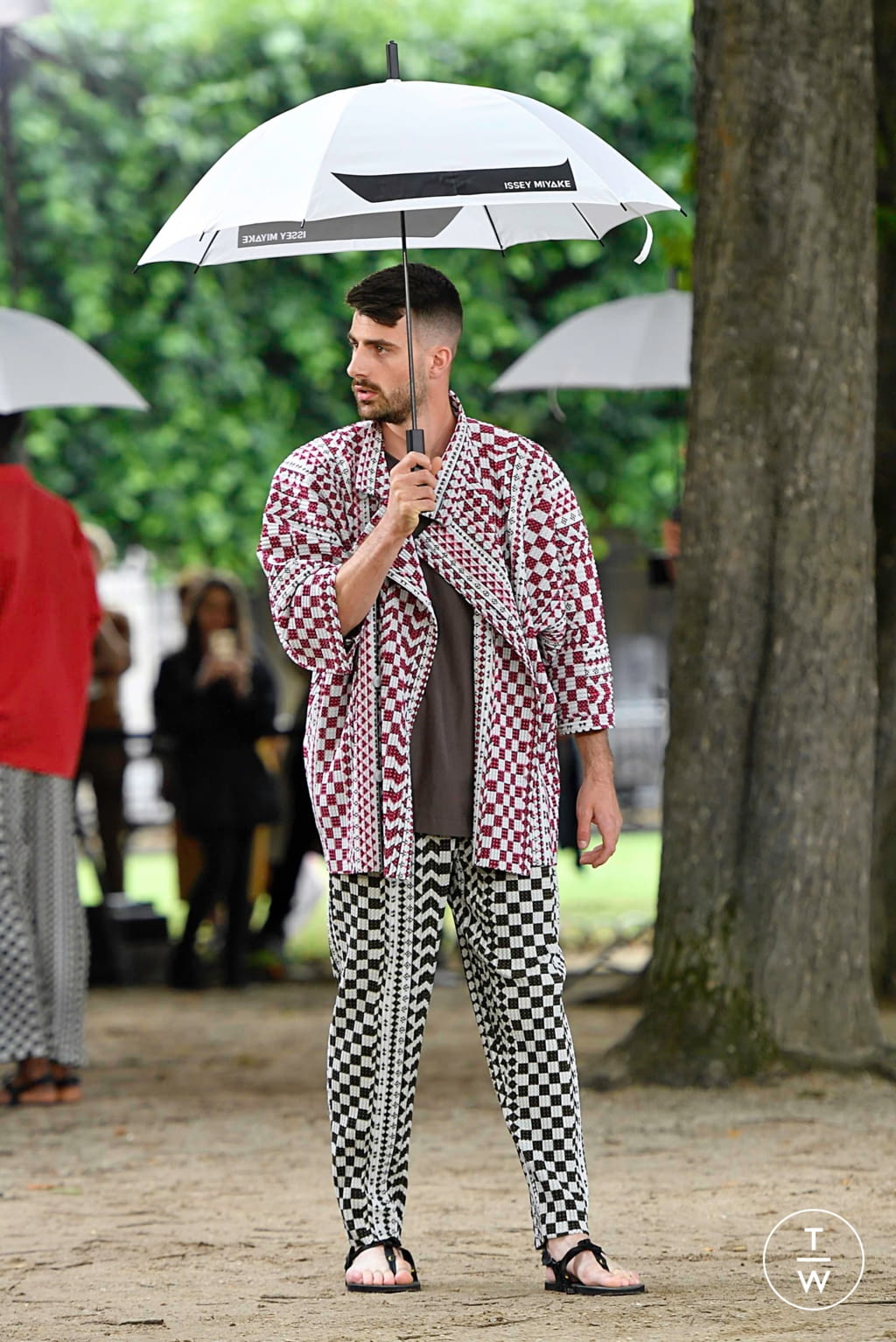 Fashion Week Paris Spring/Summer 2020 look 48 from the Issey Miyake Men collection 男装