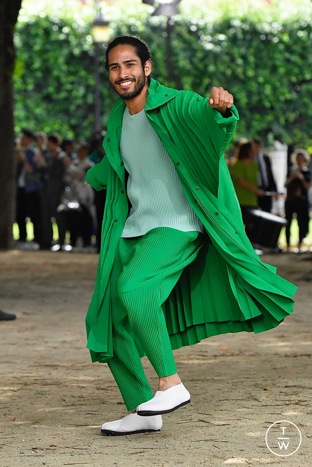 Fashion Week Paris Spring/Summer 2020 look 54 from the Issey Miyake Men collection 男装