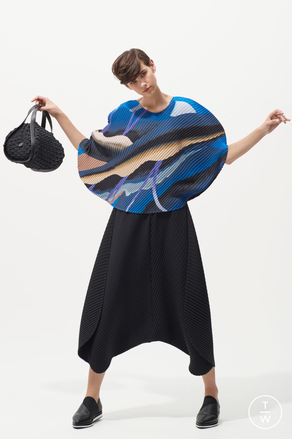 Fashion Week Paris Resort 2019 look 20 from the Issey Miyake collection womenswear