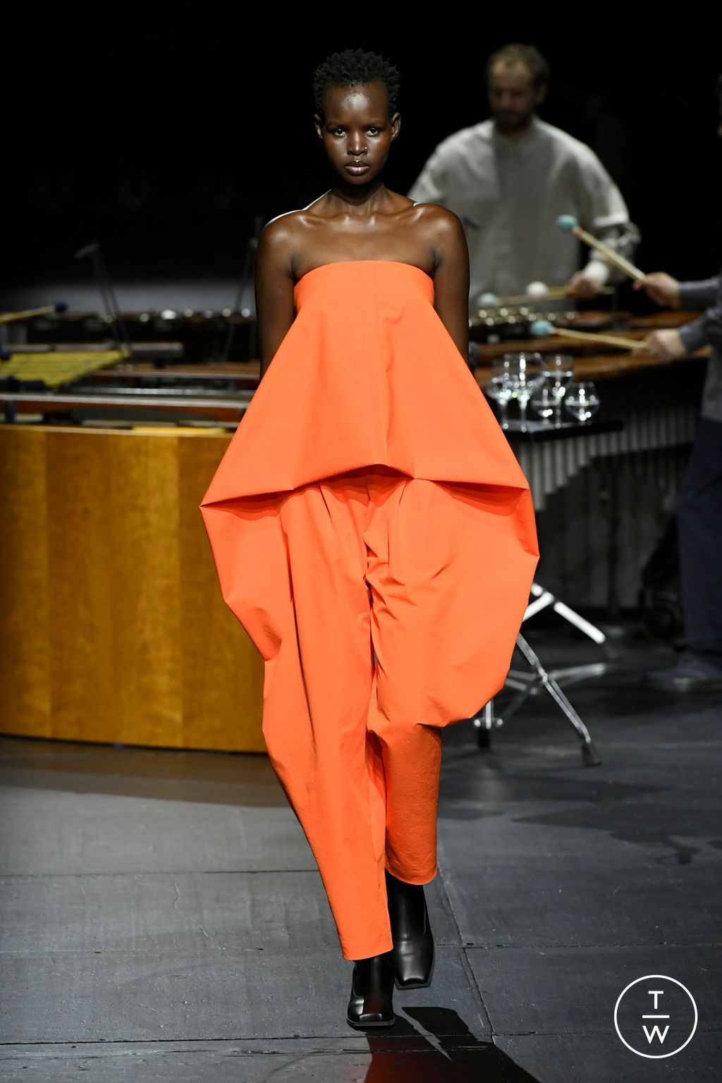 Fashion Week Paris Fall/Winter 2023 look 3 from the Issey Miyake collection womenswear