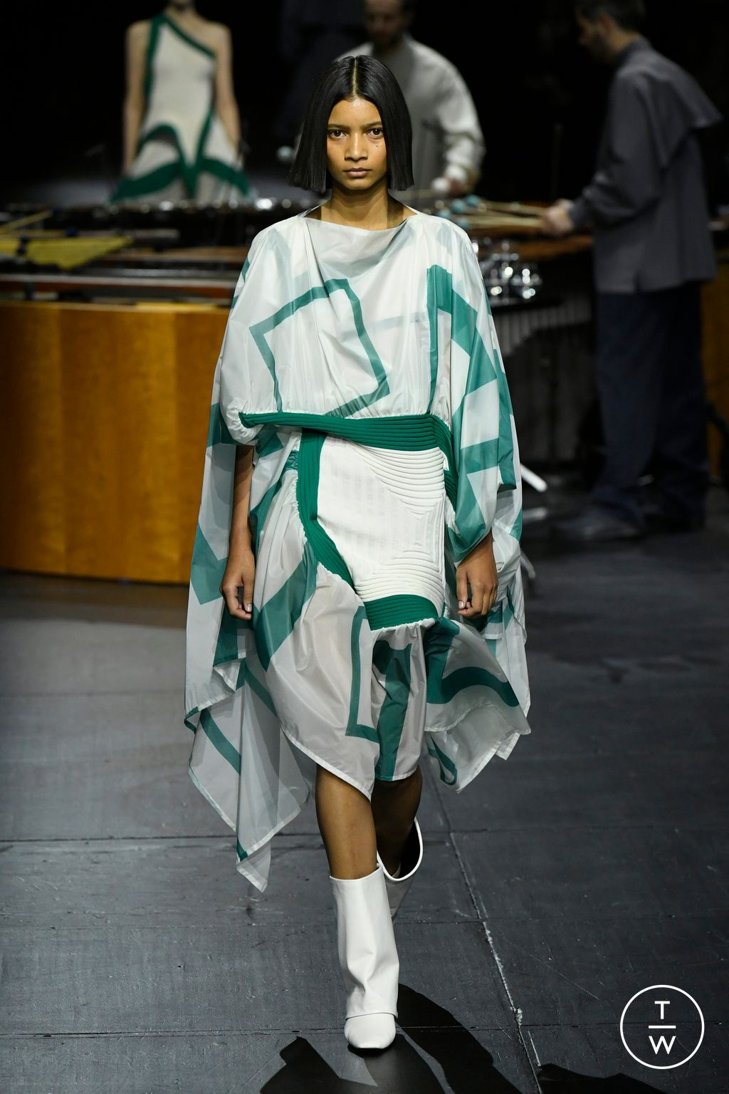 Fashion Week Paris Fall/Winter 2023 look 11 de la collection Issey Miyake womenswear