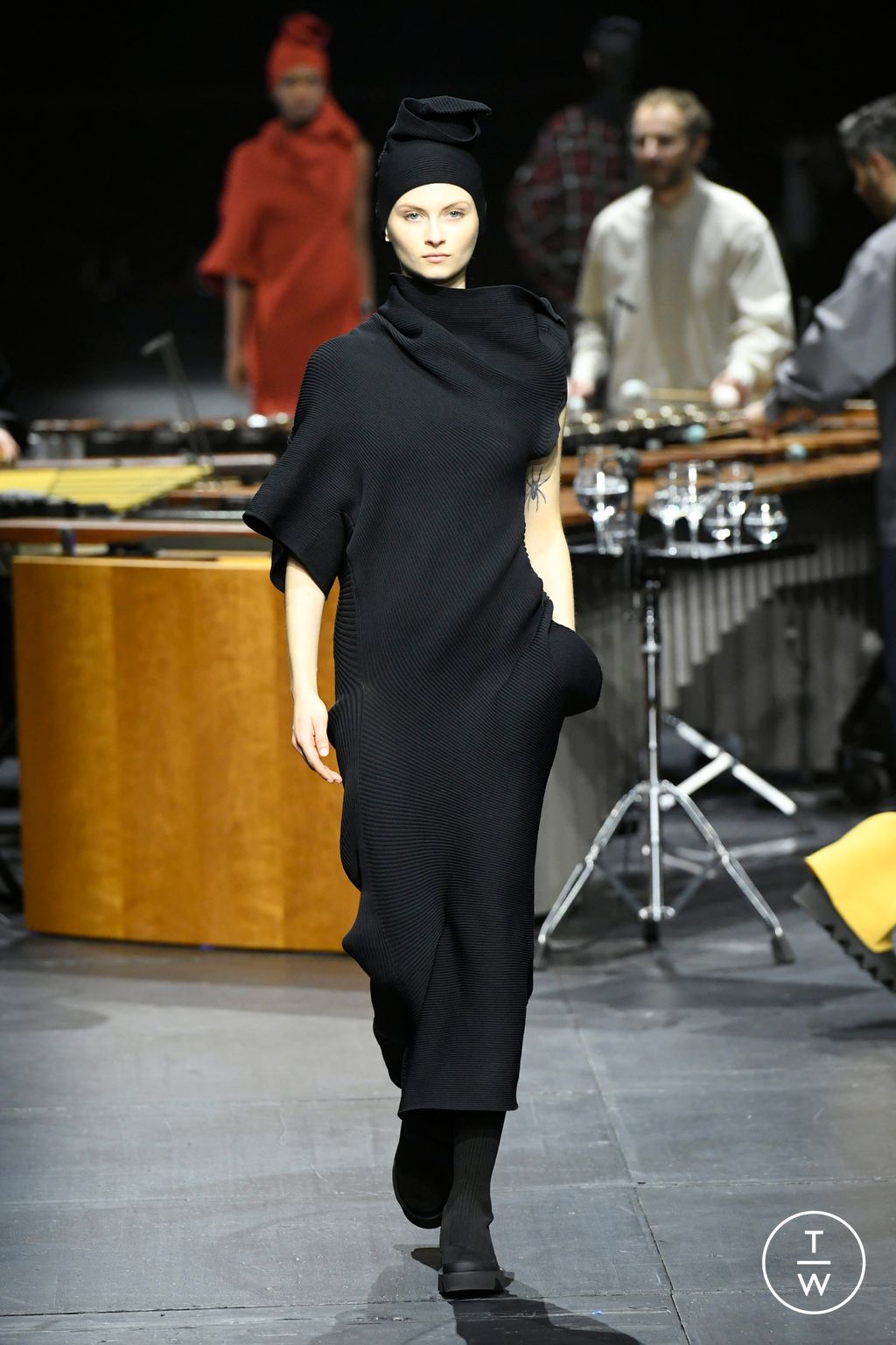 Fashion Week Paris Fall/Winter 2023 look 25 from the Issey Miyake collection 女装