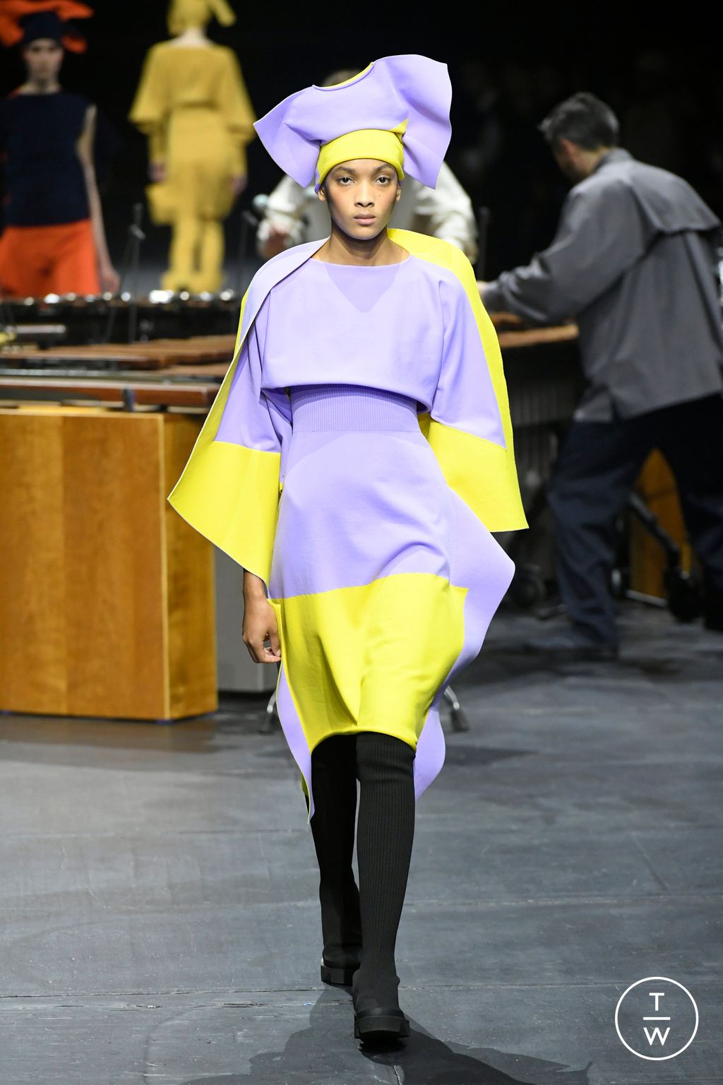 Fashion Week Paris Fall/Winter 2023 look 29 from the Issey Miyake collection womenswear